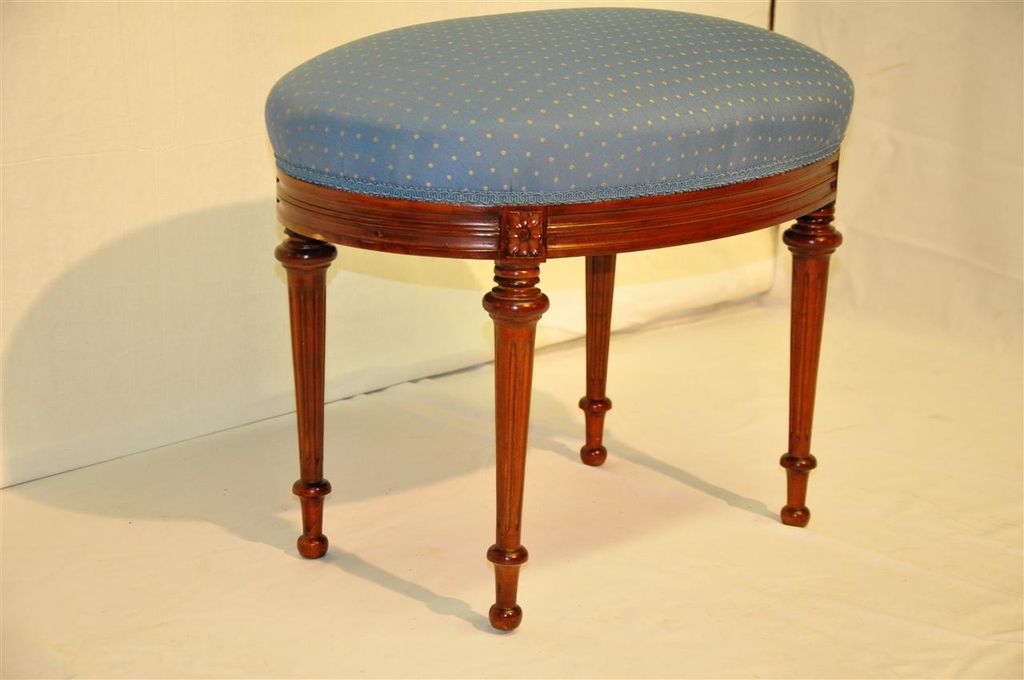 French Louis XVI Style Walnut Oval Bench, Finished Condition, Circa 1920s' French Louis XVI Style Walnut Oval Bench, Finished Condition, Circa 1920s'