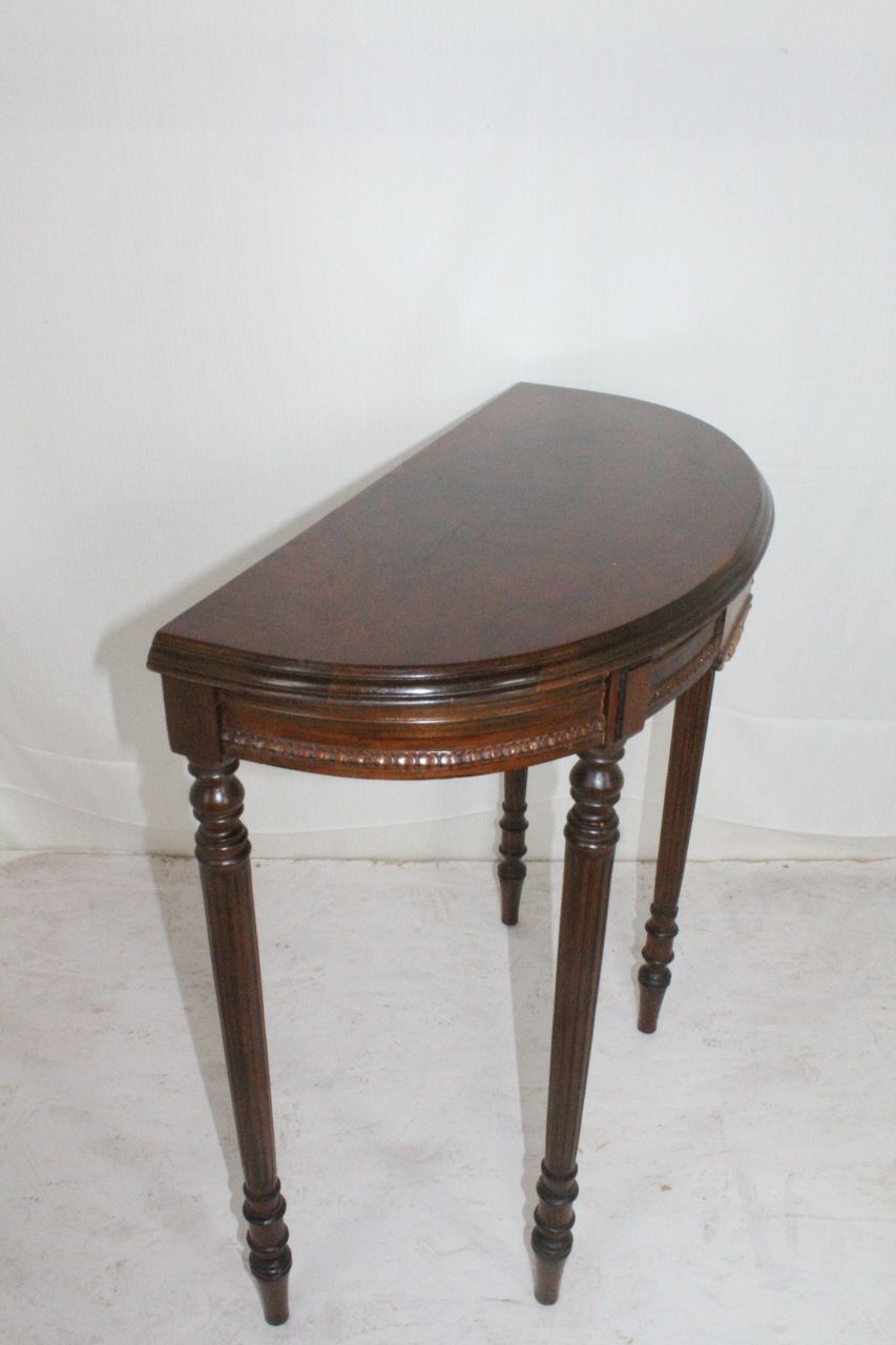 French Louis XV Walnut Console Table, Circa 1920s' French Louis XV Walnut Console Table, Circa 1920s'