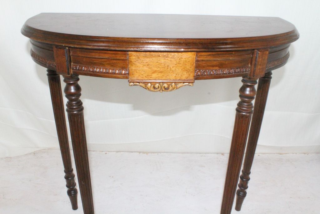 French Louis XV Walnut Console Table, Circa 1920s' French Louis XV Walnut Console Table, Circa 1920s'