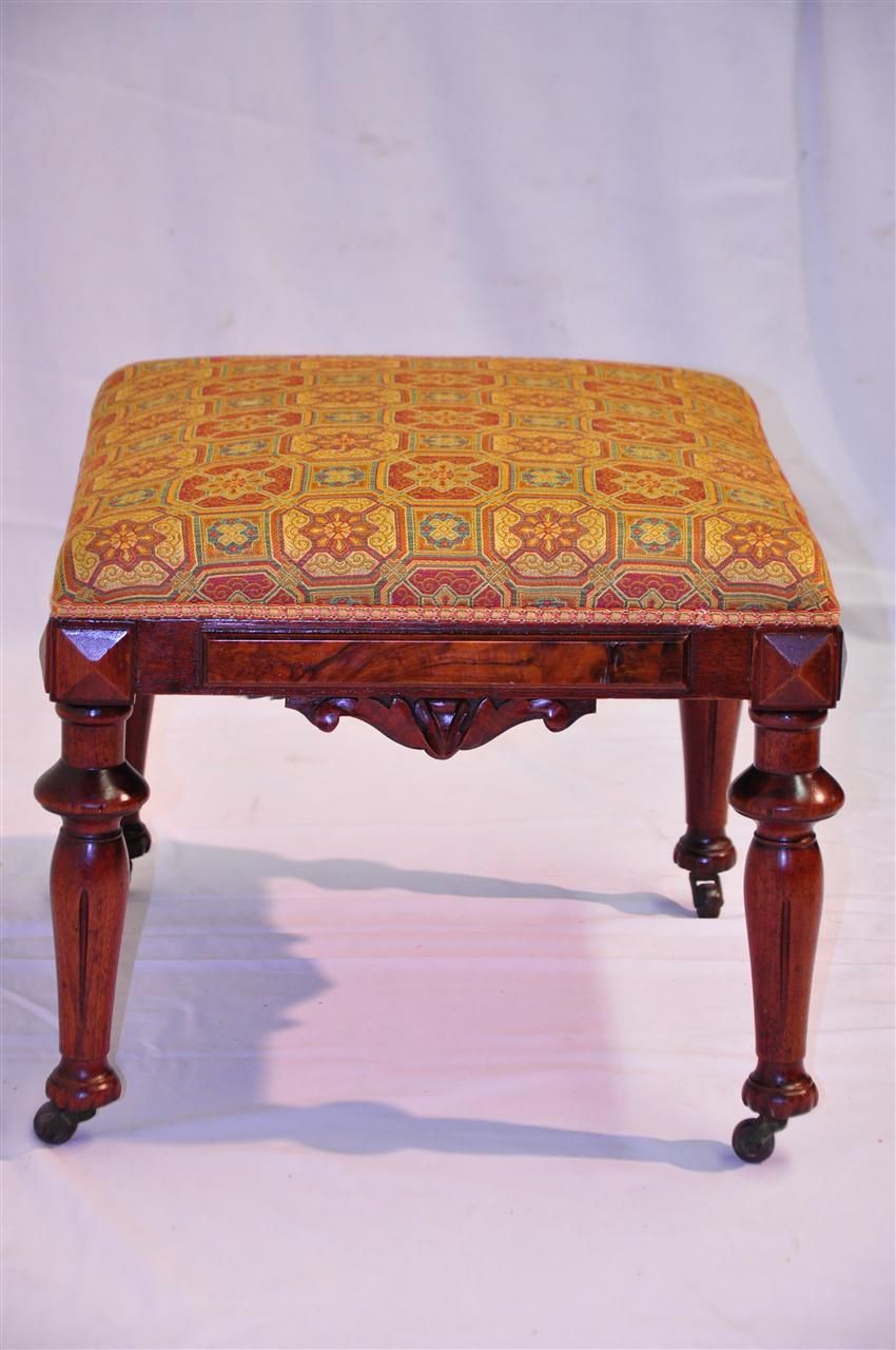 Country French Louis XV Walnut Vanity Bench, Circa 1920s' Country French Louis XV Walnut Vanity Bench, Circa 1920s'