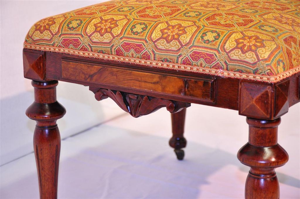 Country French Louis XV Walnut Vanity Bench, Circa 1920s' Country French Louis XV Walnut Vanity Bench, Circa 1920s'