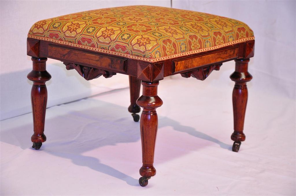 Country French Louis XV Walnut Vanity Bench, Circa 1920s' Country French Louis XV Walnut Vanity Bench, Circa 1920s'