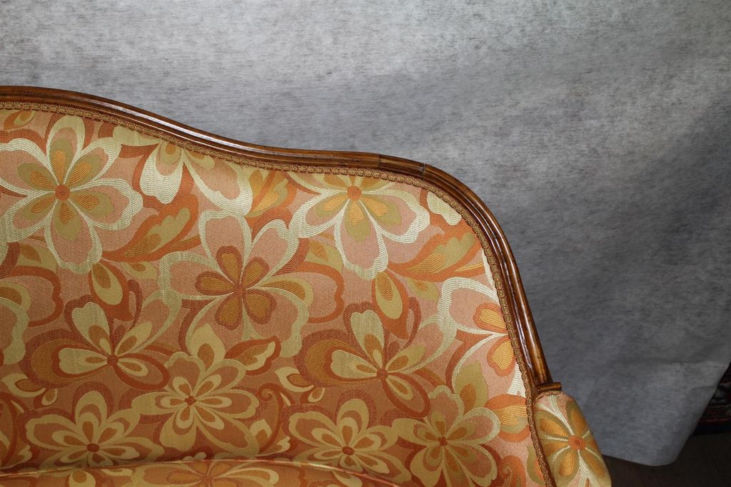 French Louis XV Elegant Walnut Loveseat Circa1920s' French Louis XV Elegant Walnut Loveseat Circa1920s'