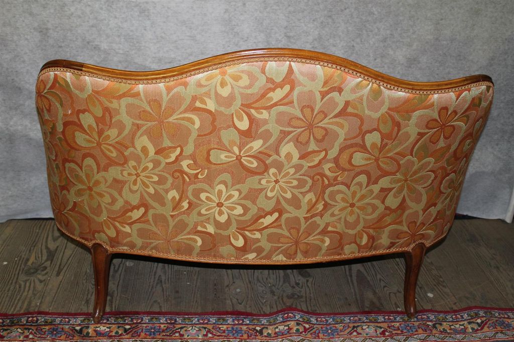 French Louis XV Elegant Walnut Loveseat Circa1920s' French Louis XV Elegant Walnut Loveseat Circa1920s'