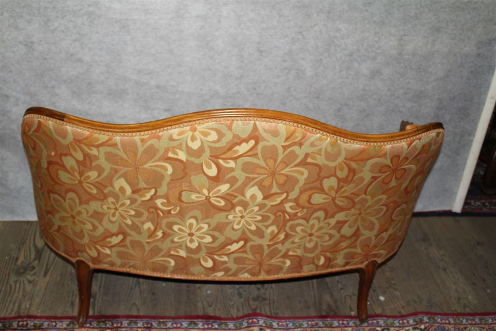 French Louis XV Elegant Walnut Loveseat Circa1920s' French Louis XV Elegant Walnut Loveseat Circa1920s'