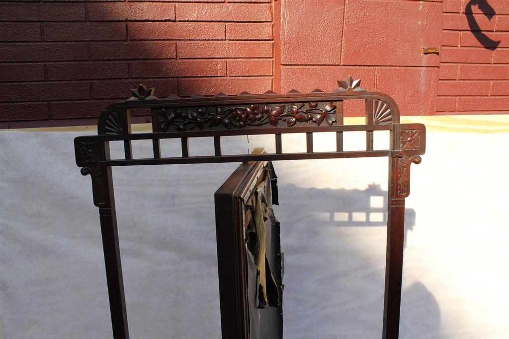 Antique Victorian Walnut Elaborate Fire Screen with Embroidered Silk fabric Antique Victorian Walnut Elaborate Fire Screen with Embroidered Silk fabric