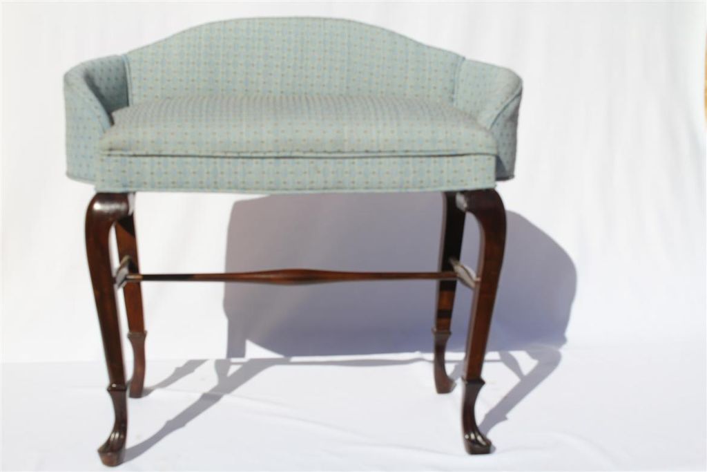 Queen Ann Mahogany Vanity Bench, Completely Finished, Turn of 19th Queen Ann Mahogany Vanity Bench, Completely Finished, Turn of 19th