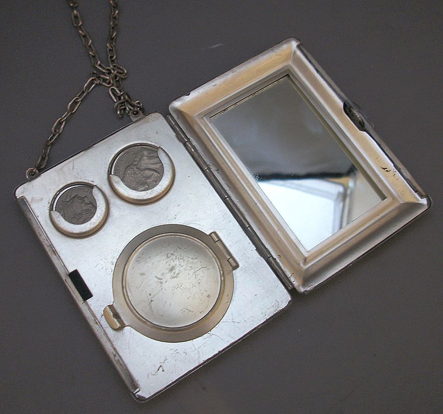 Charming Art Nouveau Ladies Compact - Purse Charming Art Nouveau Ladies Compact - Purse
