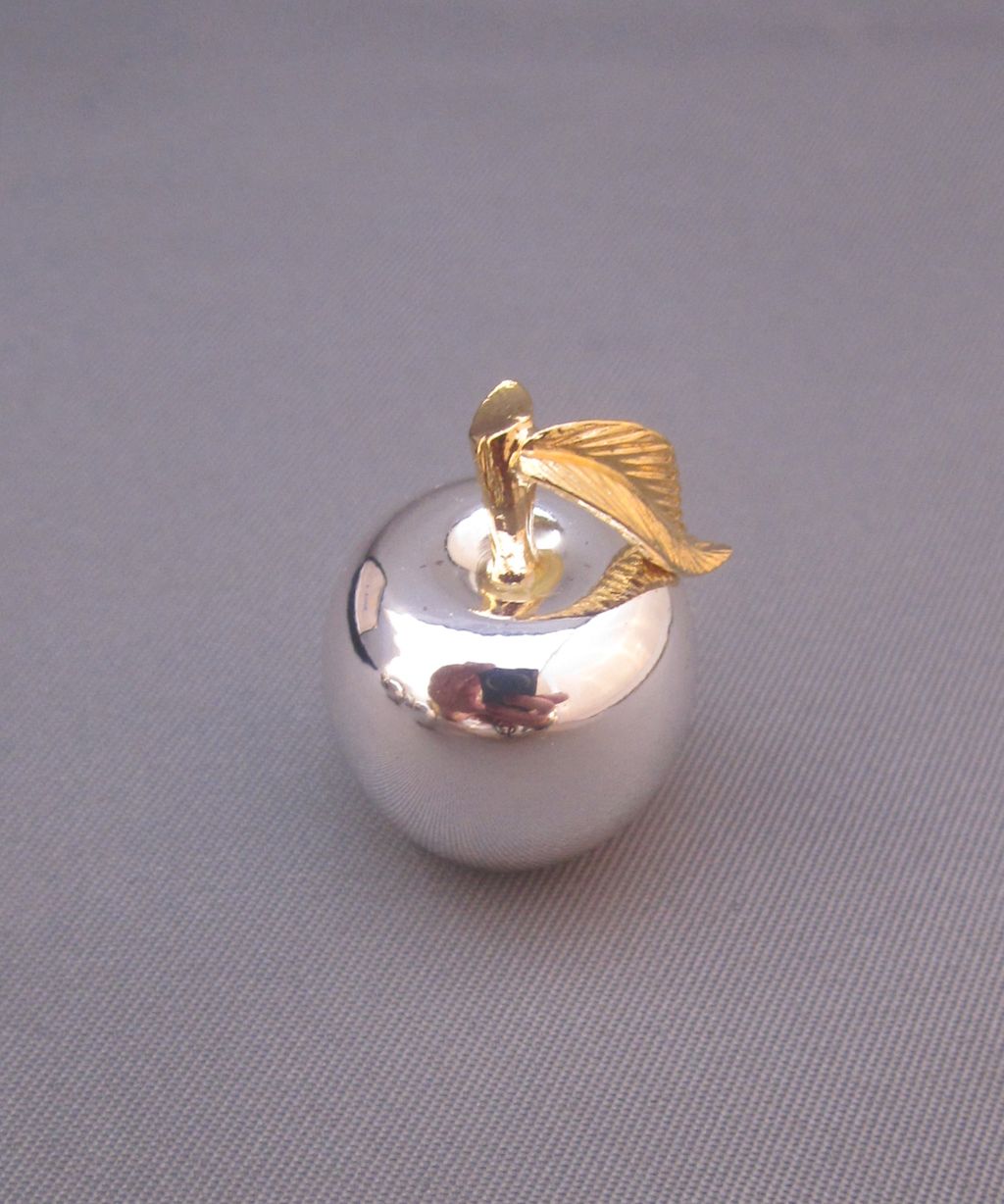 Set of 6 Silver Plate Apple Place Card Holders Set of 6 Silver Plate Apple Place Card Holders