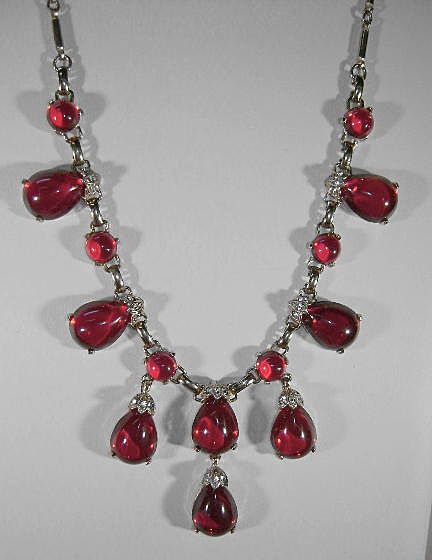 VINTAGE Deep Wine Cabochon Droplet Necklace Un-sign Beauty VINTAGE Deep Wine Cabochon Droplet Necklace Un-sign Beauty