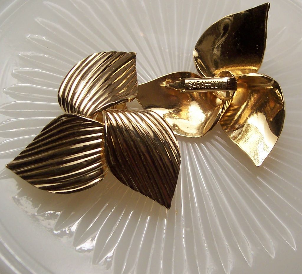Sarah Coventry 1969 GOLDEN TRILLIUM Earrings Sarah Coventry 1969 GOLDEN TRILLIUM Earrings