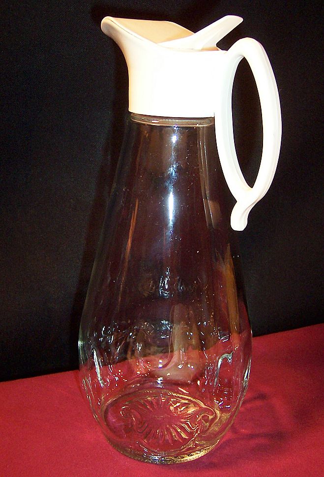 Vintage Tall Log Cabin Syrup Pitcher Vintage Tall Log Cabin Syrup Pitcher