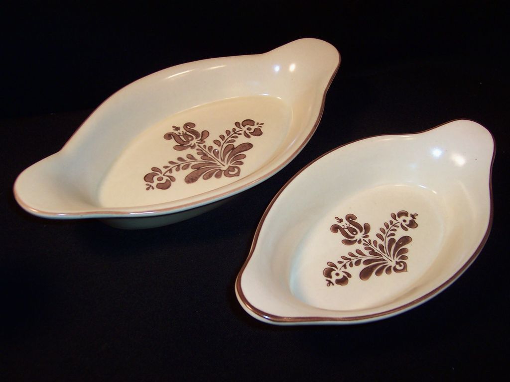 TWO Pfaltzgraff Village Au Gratin Dishes, 22 oz. and 16 oz TWO Pfaltzgraff Village Au Gratin Dishes, 22 oz. and 16 oz