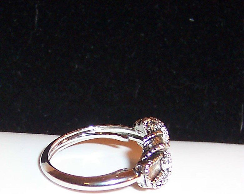 Vintage 1970's Avon Love Knot or "Ribbon" Ring; Size 7 Vintage 1970's Avon Love Knot or "Ribbon" Ring; Size 7