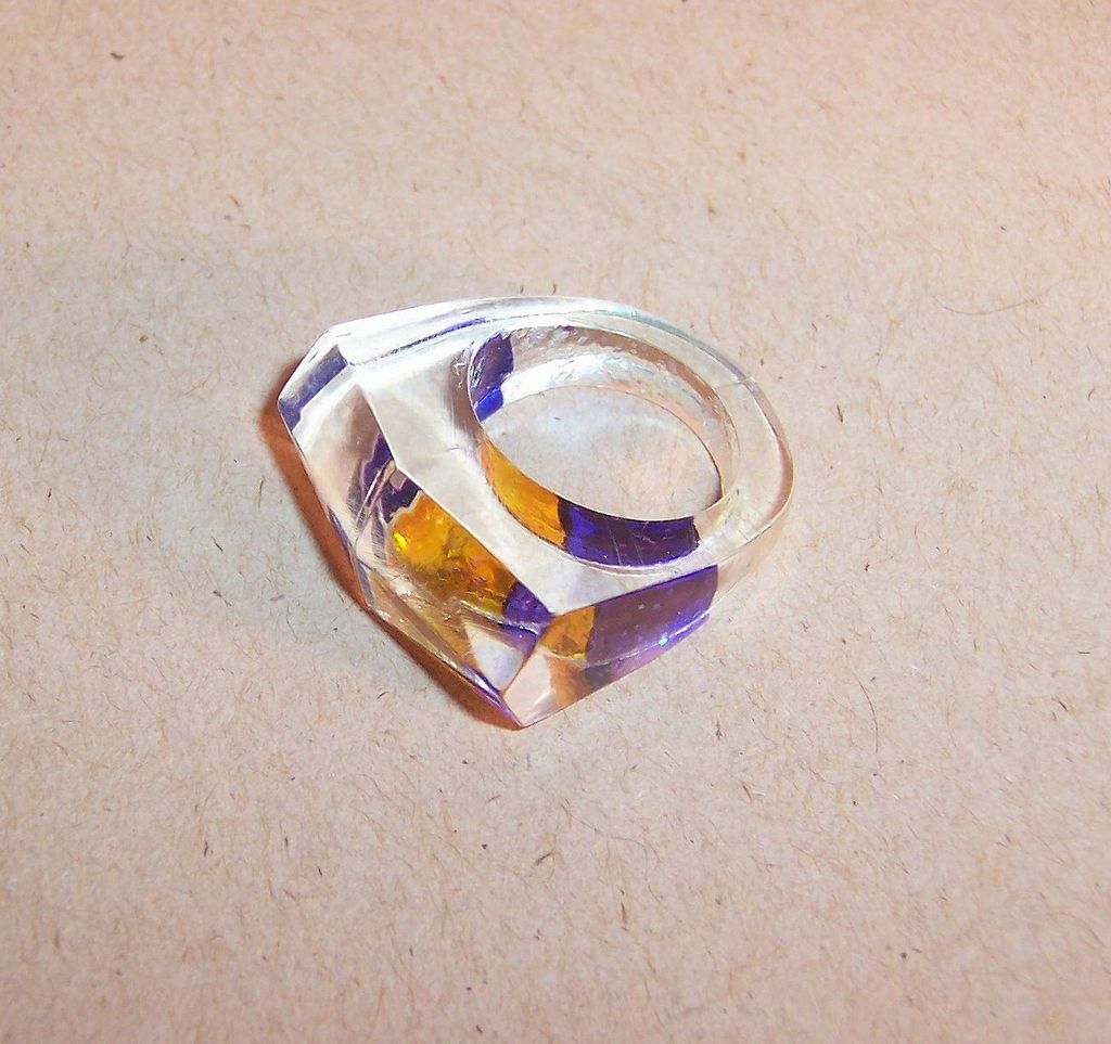 Jazzy & Funky 1960's Lucite Pinky Ring (Size 4.5) Jazzy & Funky 1960's Lucite Pinky Ring (Size 4.5)