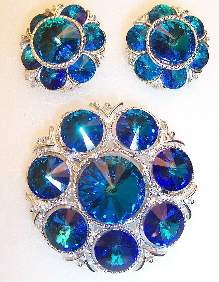 Splendid Sapphire Blue Rivoli Brooch & Earrings Set Splendid Sapphire Blue Rivoli Brooch & Earrings Set