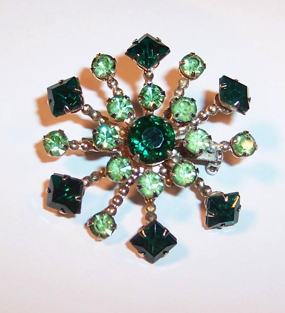 Vintage Sparkling Green Rhinestone Pin Vintage Sparkling Green Rhinestone Pin