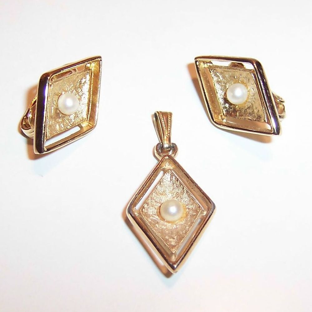 Sarah Coventry Debutante Earrings & Pendant Sarah Coventry Debutante Earrings & Pendant