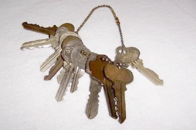 LOT Of Eleven: Variety of Vintage Keys on Chain LOT Of Eleven: Variety of Vintage Keys on Chain