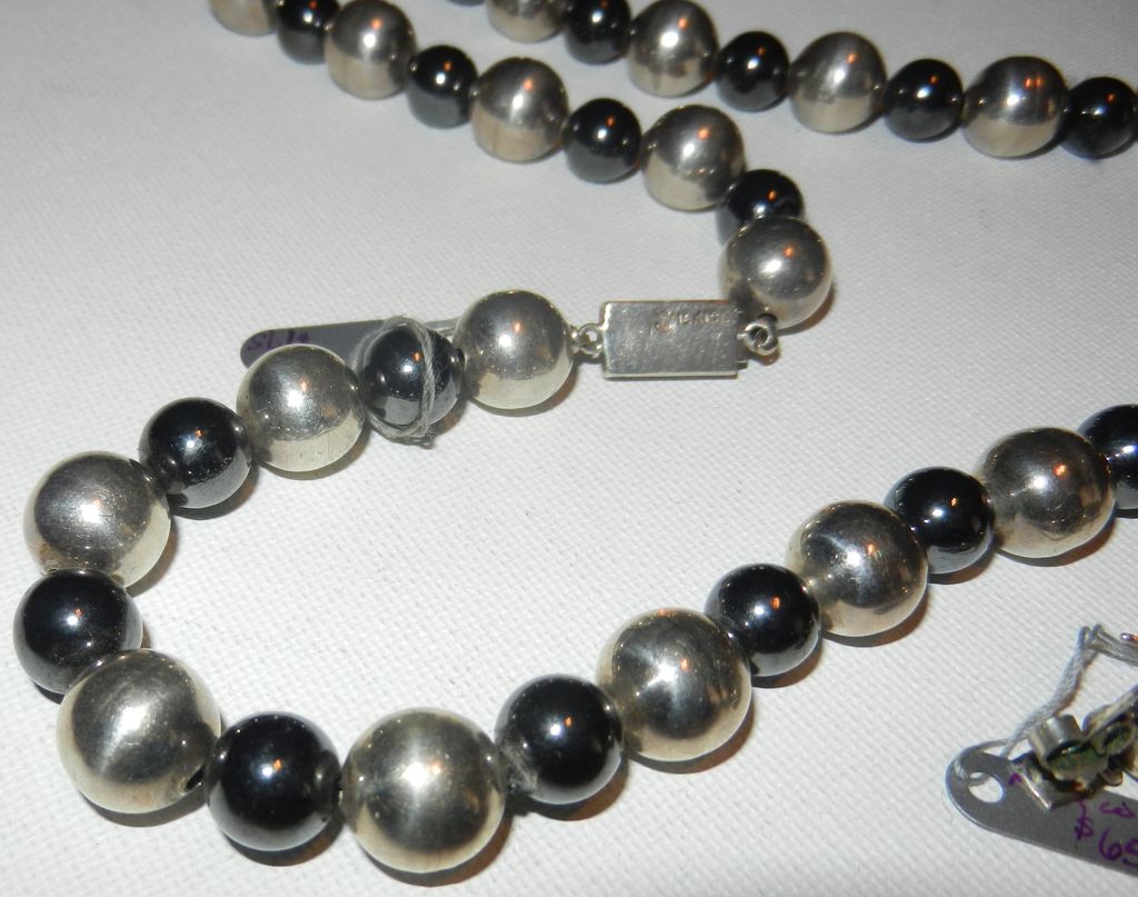 Item ID: 2/10 Mex Ster BeadsSet In Shop's Backroom Item ID: 2/10 Mex Ster BeadsSet In Shop's Backroom