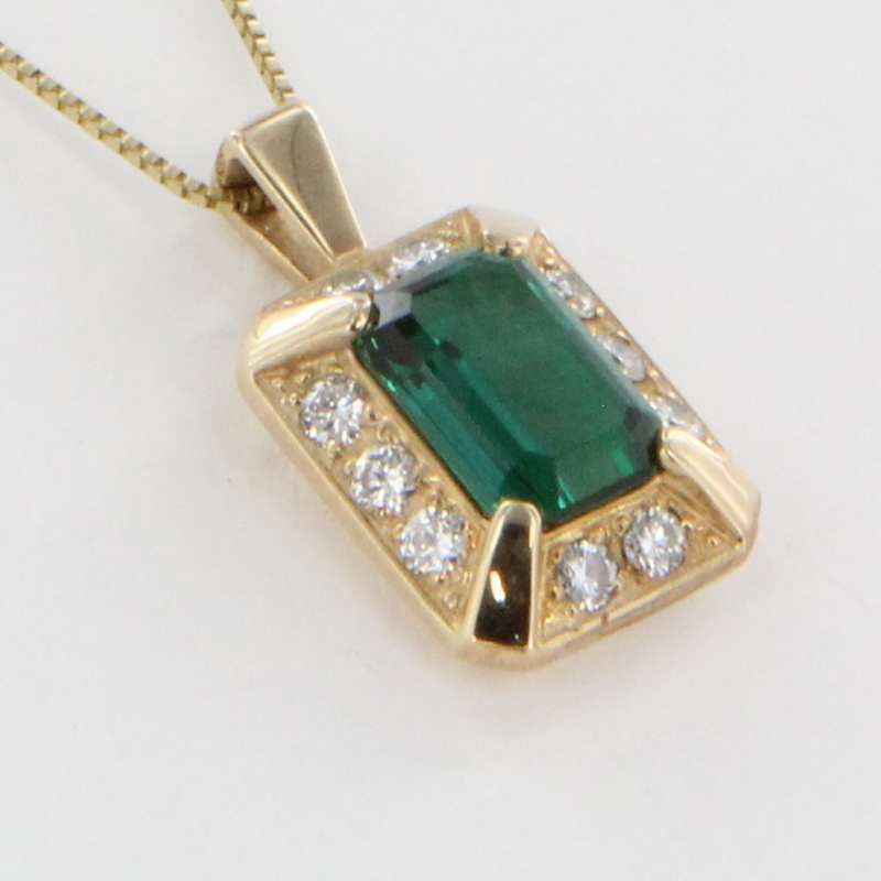 Estate Designer James Avery Diamond Emerald 14 Karat Yellow Gold Drop Pendant Fine Jewelry Estate Designer James Avery Diamond Emerald 14 Karat Yellow Gold Drop Pendant Fine Jewelry
