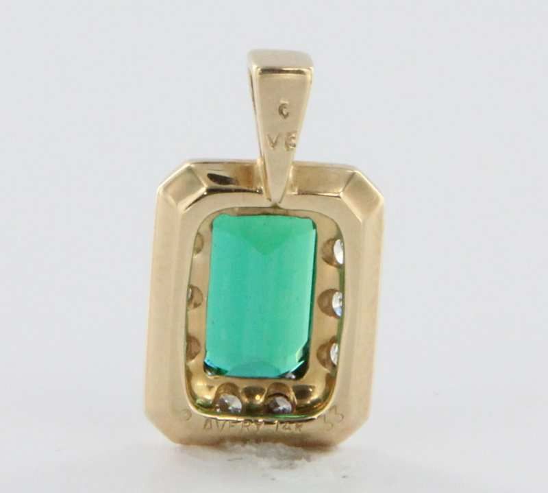 Estate Designer James Avery Diamond Emerald 14 Karat Yellow Gold Drop Pendant Fine Jewelry Estate Designer James Avery Diamond Emerald 14 Karat Yellow Gold Drop Pendant Fine Jewelry
