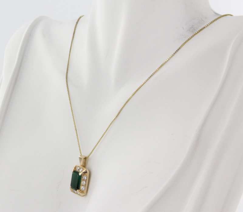 Estate Designer James Avery Diamond Emerald 14 Karat Yellow Gold Drop Pendant Fine Jewelry Estate Designer James Avery Diamond Emerald 14 Karat Yellow Gold Drop Pendant Fine Jewelry