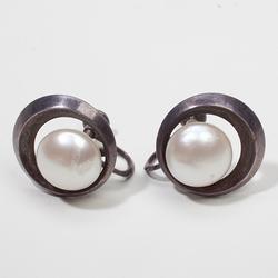 Vintage Estate Designer Mikimoto Button Pearl Silver Earrings Fine Old Heirloom Pre Owned Used Jewelry Vintage Estate Designer Mikimoto Button Pearl Silver Earrings Fine Old Heirloom Pre Owned Used Jewelry