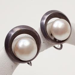 Vintage Estate Designer Mikimoto Button Pearl Silver Earrings Fine Old Heirloom Pre Owned Used Jewelry Vintage Estate Designer Mikimoto Button Pearl Silver Earrings Fine Old Heirloom Pre Owned Used Jewelry