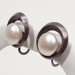 Vintage Estate Designer Mikimoto Button Pearl Silver Earrings Fine Old Heirloom Pre Owned Used Jewelry Vintage Estate Designer Mikimoto Button Pearl Silver Earrings Fine Old Heirloom Pre Owned Used Jewelry