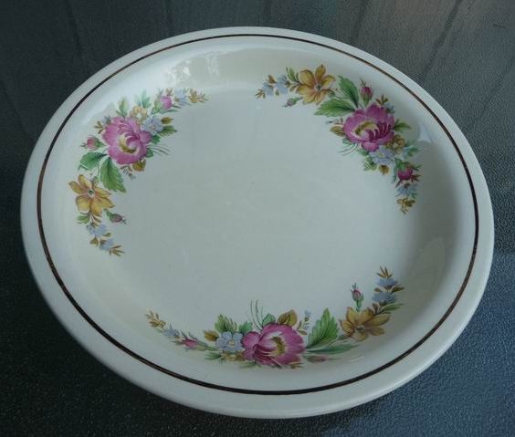 Kitchen Kraft by Homer Laughlin Vintage 1930's-1940's Floral Pie Pan 9 1/2" Kitchen Kraft by Homer Laughlin Vintage 1930's-1940's Floral Pie Pan 9 1/2"