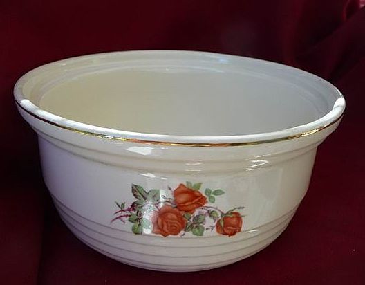 Universal Cambridge USA Vintage 1934~1956 Orange Roses Retro Bowl & Lid~Casserole 8 1/2" Universal Cambridge USA Vintage 1934~1956 Orange Roses Retro Bowl & Lid~Casserole 8 1/2"