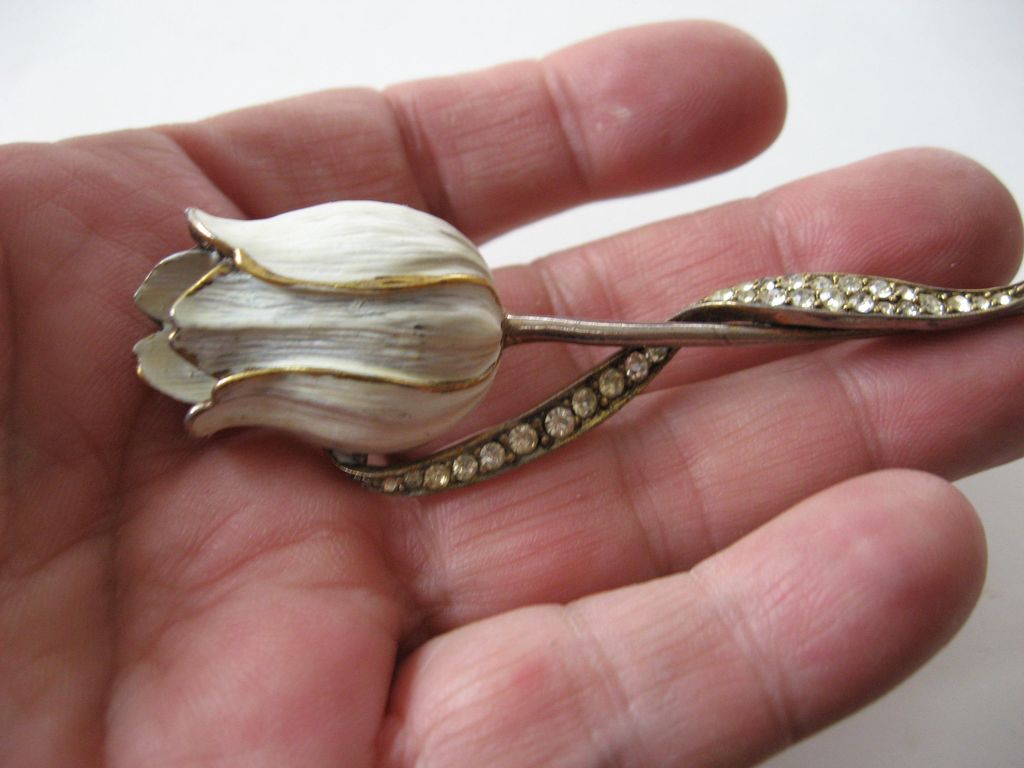 Beautiful- One white tulip-Pin- signed Schrager Beautiful- One white tulip-Pin- signed Schrager