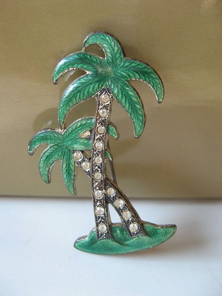 Vintage-enameled Palm tree Pin Vintage-enameled Palm tree Pin