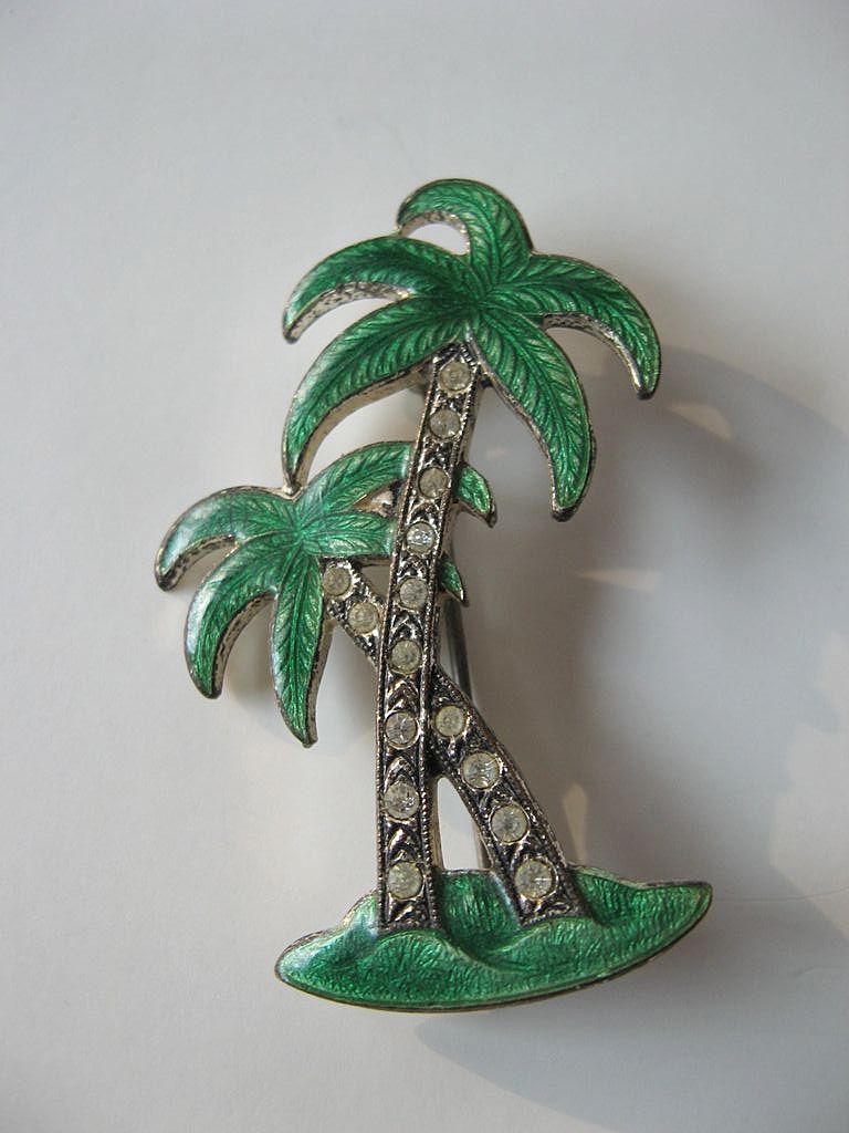 Vintage-enameled Palm tree Pin Vintage-enameled Palm tree Pin