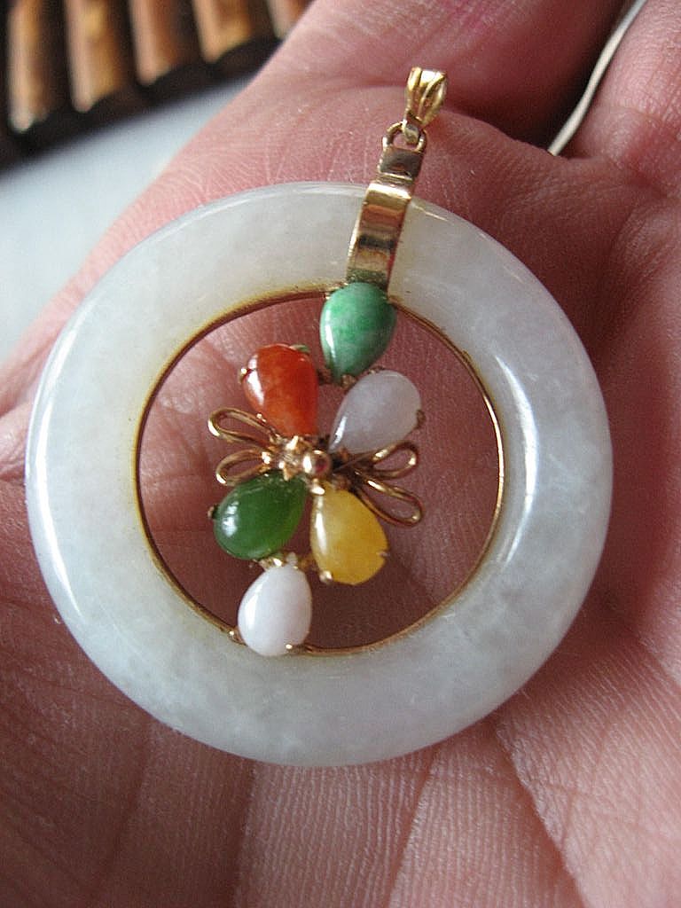 Beautiful Jade pendant Beautiful Jade pendant