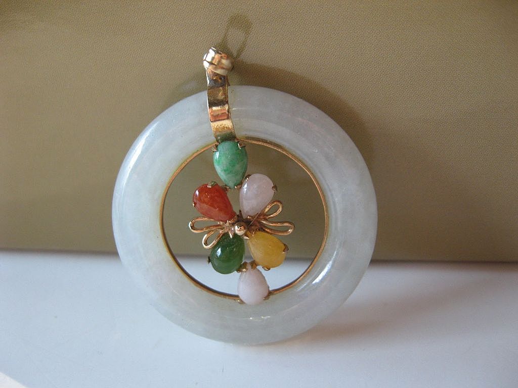 Beautiful Jade pendant Beautiful Jade pendant