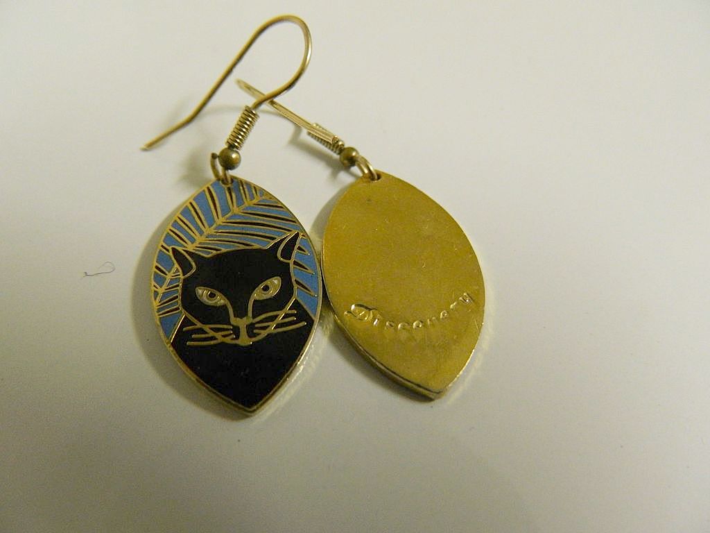Pierced earrings- Black cat motif Pierced earrings- Black cat motif