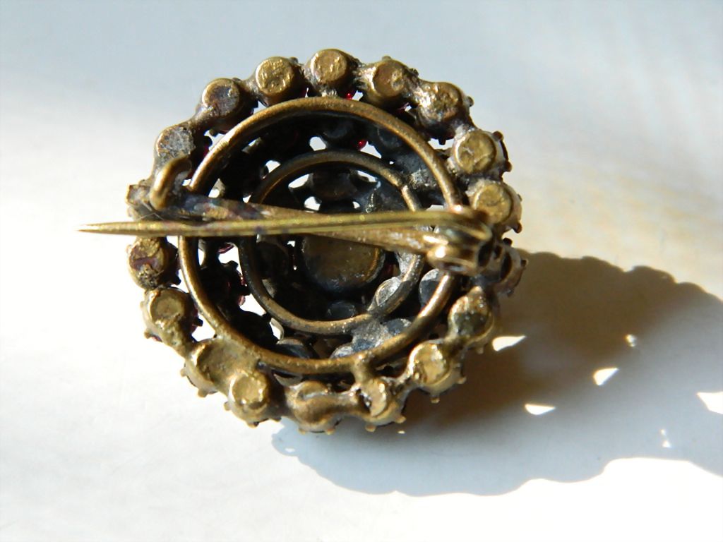 Victorian era- Garnet pin Victorian era- Garnet pin
