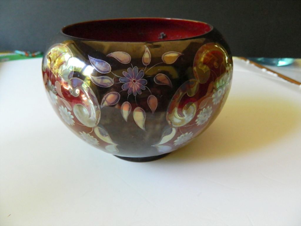 Unique and elegant- Signed Zsolnay-eosin hand painted decorative bowl. Unique and elegant- Signed Zsolnay-eosin hand painted decorative bowl.