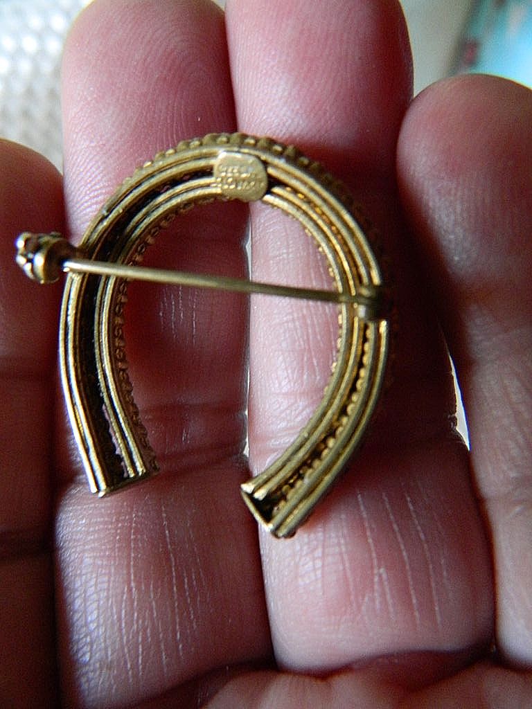 Beautiful Czech garnet- Horse shoe -Pin Beautiful Czech garnet- Horse shoe -Pin