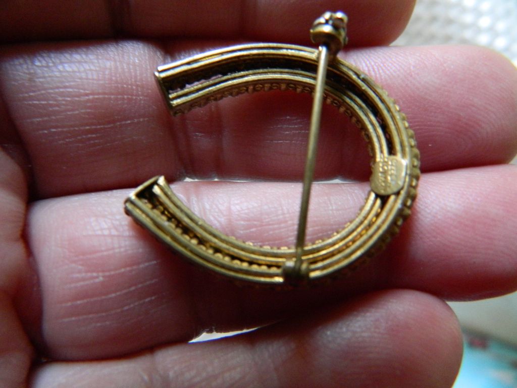Beautiful Czech garnet- Horse shoe -Pin Beautiful Czech garnet- Horse shoe -Pin