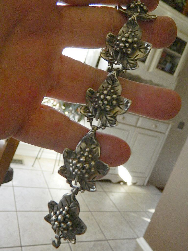 Sterling silver- Grape motif- Bracelet Sterling silver- Grape motif- Bracelet