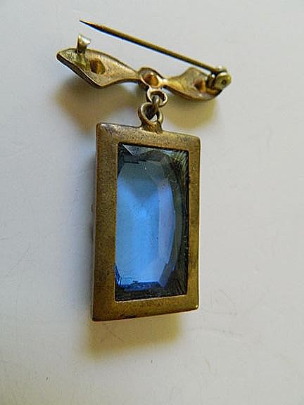 Beautiful Victorian pin With large glass Stone Beautiful Victorian pin With large glass Stone