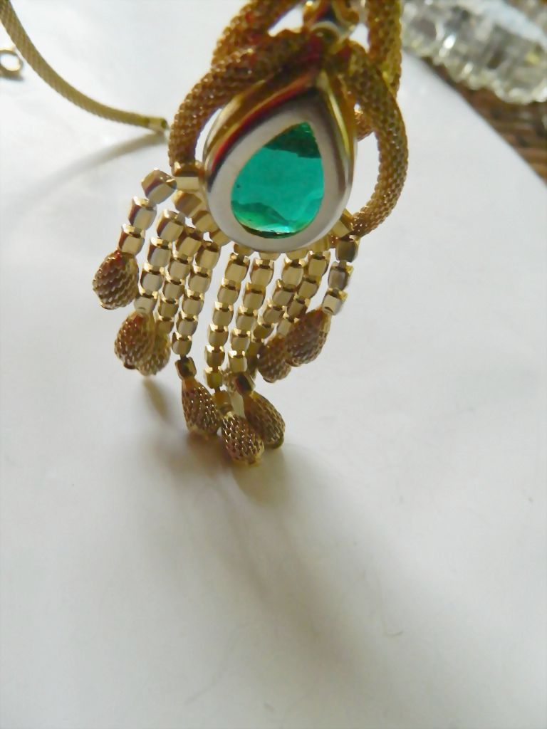 Beautiful rolled mesh and Green stone medallion- Necklace Beautiful rolled mesh and Green stone medallion- Necklace
