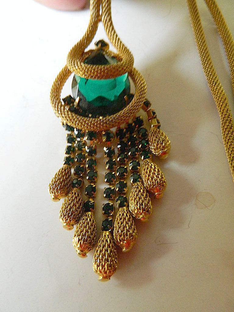 Beautiful rolled mesh and Green stone medallion- Necklace Beautiful rolled mesh and Green stone medallion- Necklace