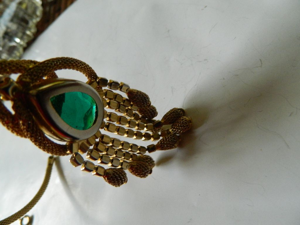 Beautiful rolled mesh and Green stone medallion- Necklace Beautiful rolled mesh and Green stone medallion- Necklace