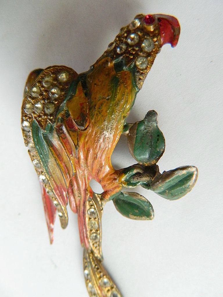 Vintage- enameled-Parrot pin Vintage- enameled-Parrot pin