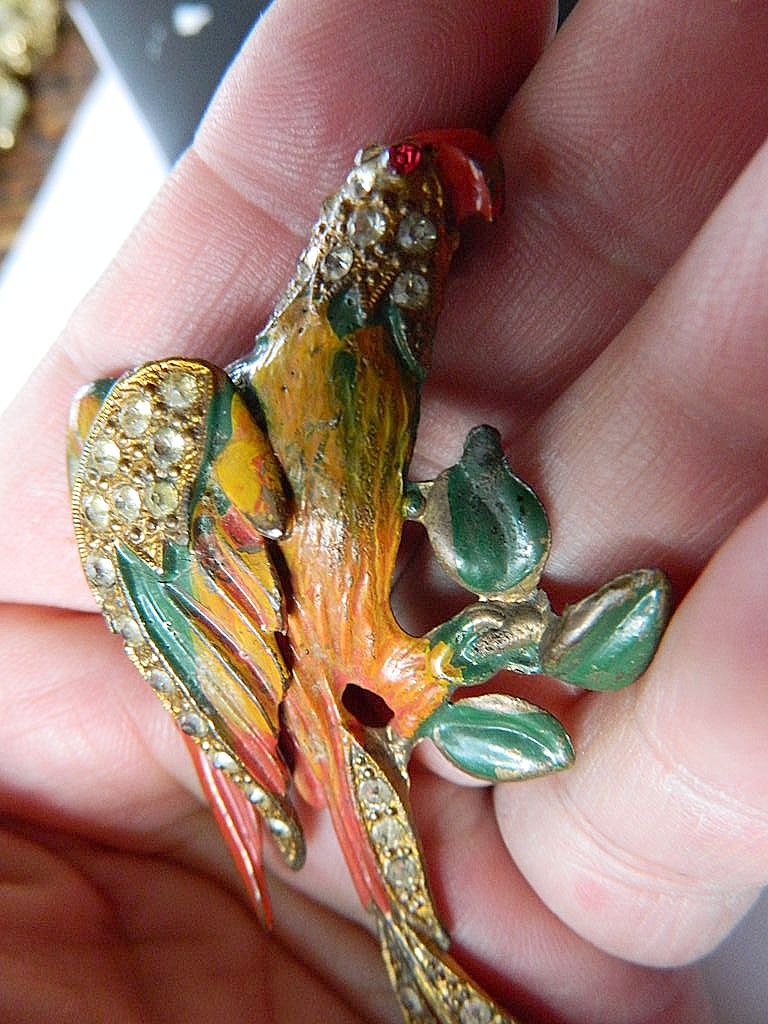 Vintage- enameled-Parrot pin Vintage- enameled-Parrot pin