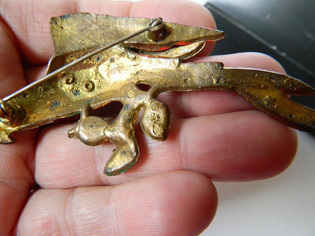 Vintage- enameled-Parrot pin Vintage- enameled-Parrot pin